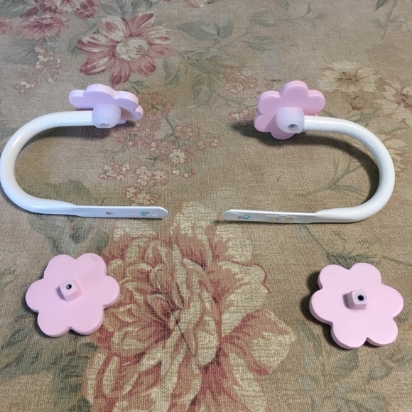 WOODEN METAL TIE BACKS PINK FLOWER FROM TARGET - Picture 3 of 5